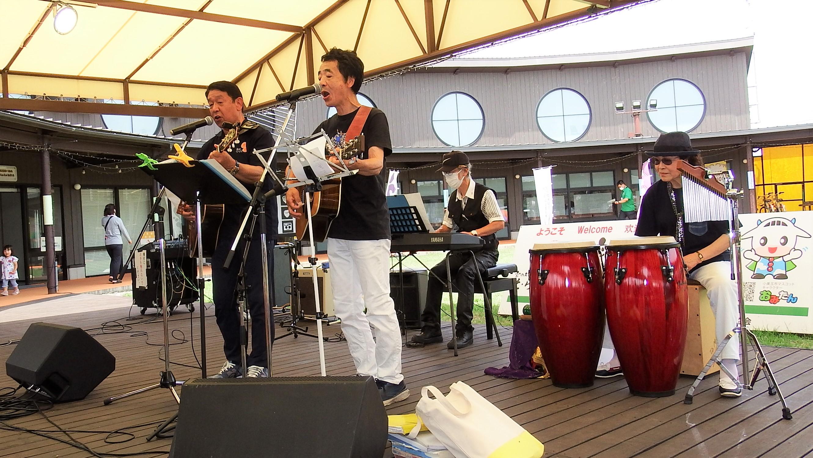 本日のステージイベントは「橋本実のうたごえ広場」です♪ 本日のステージイベントは「橋本実のうたごえ広場」です♪