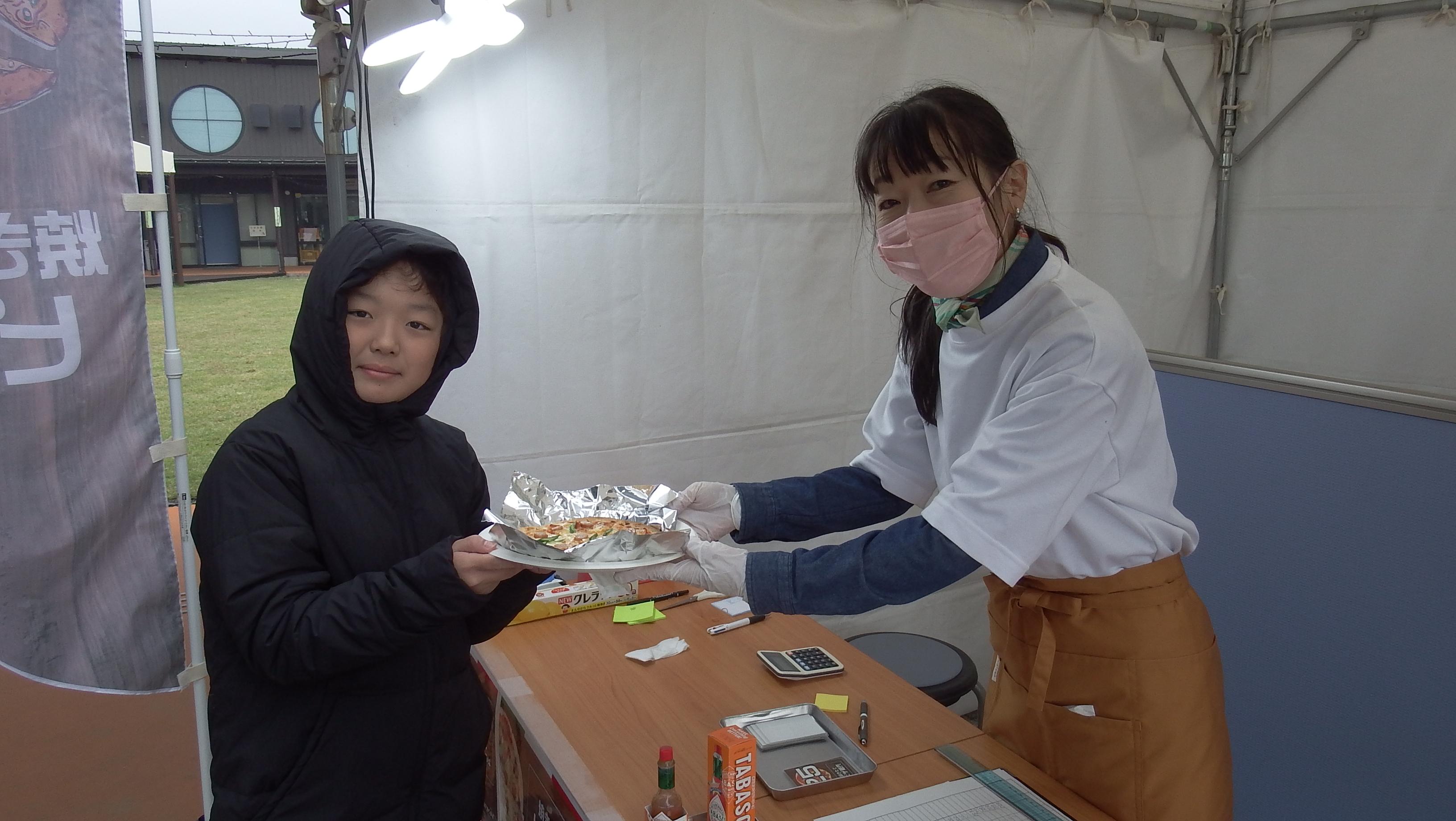 ピザ受け取り写真 ピザ受け取り写真