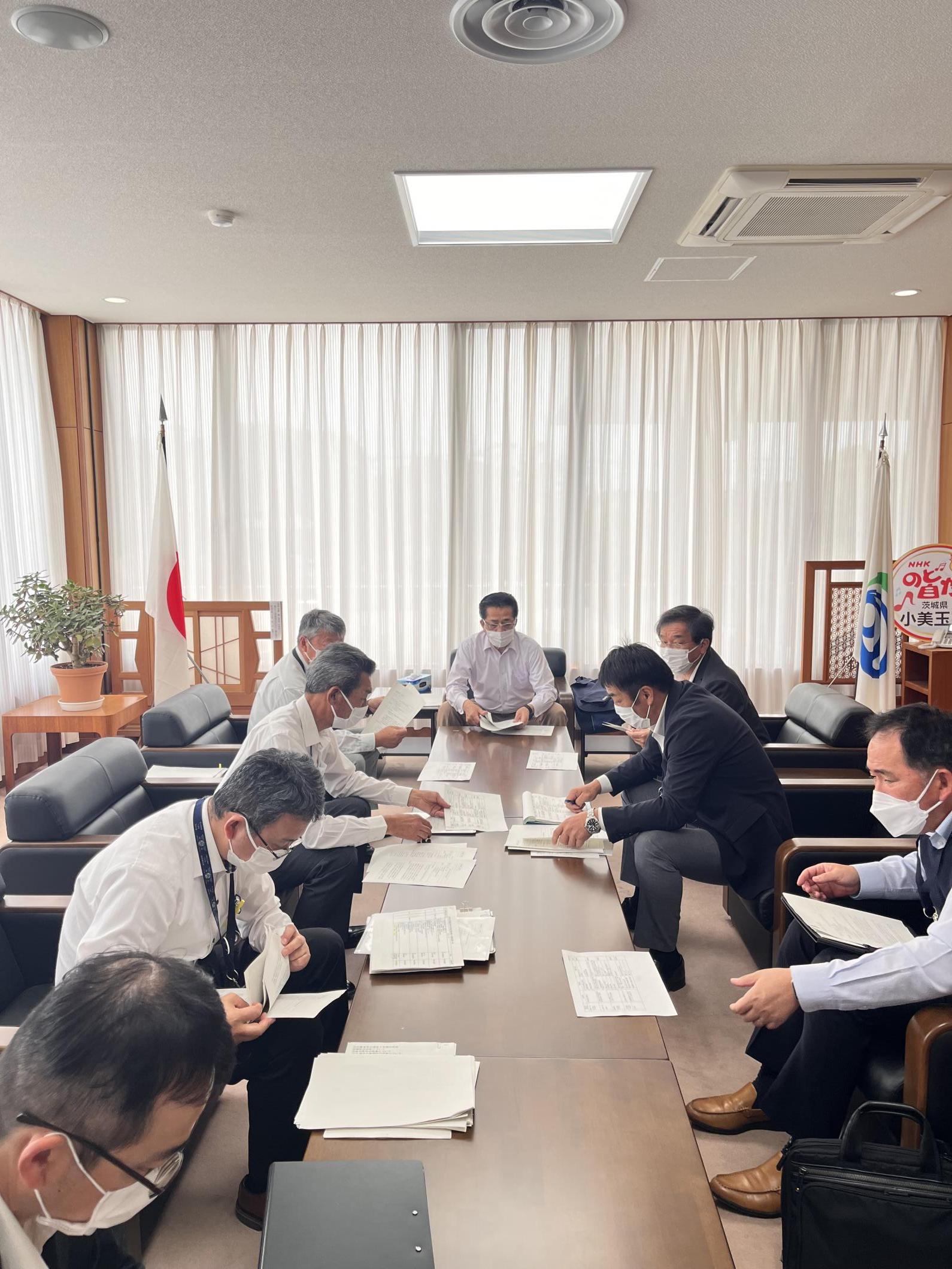 答弁調整をする市長