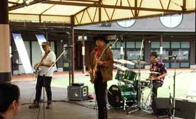 ラウドでロッキン！ブルース・ブリスターズ♪ 