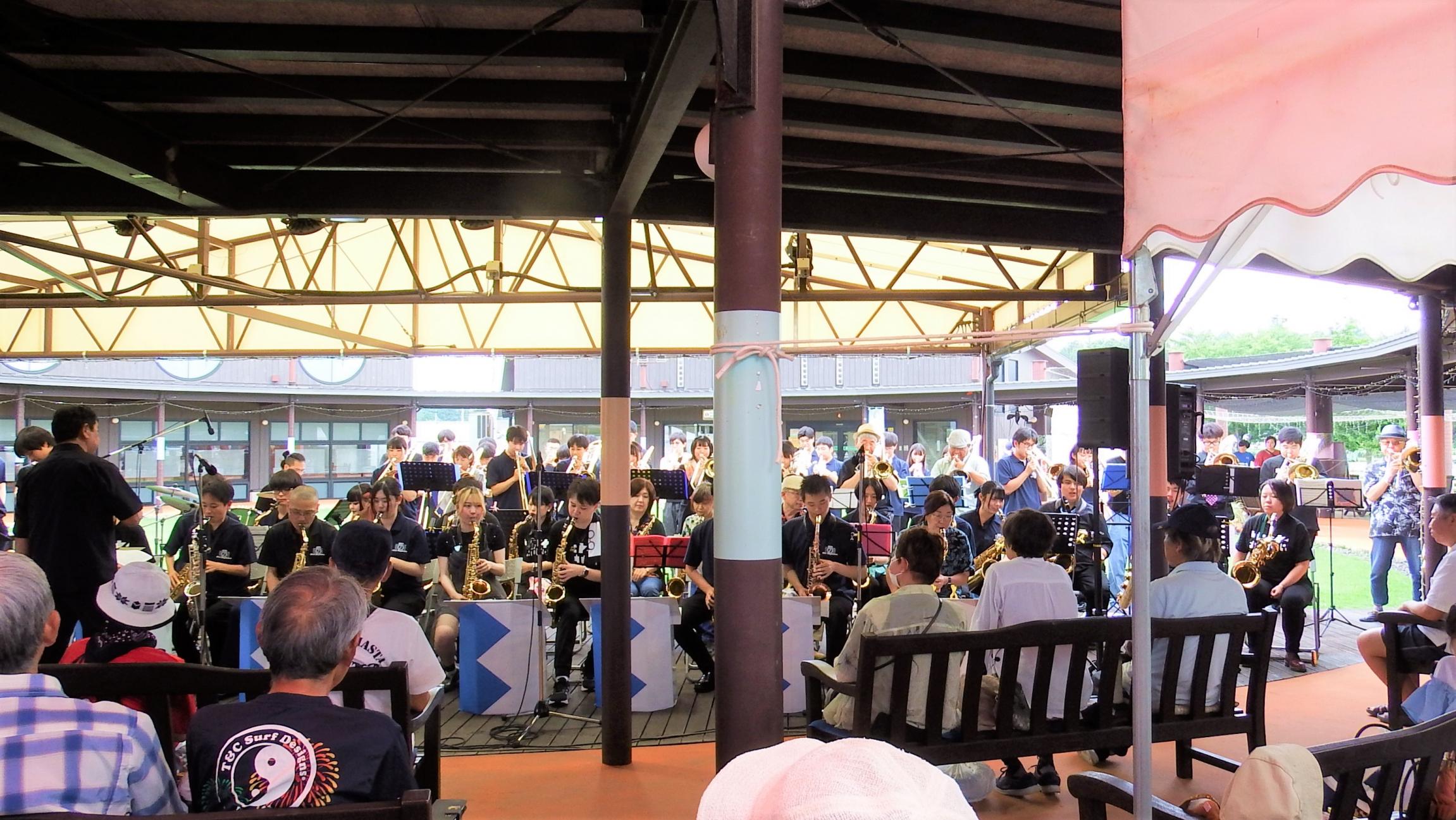 全体演奏右側 全体演奏右側