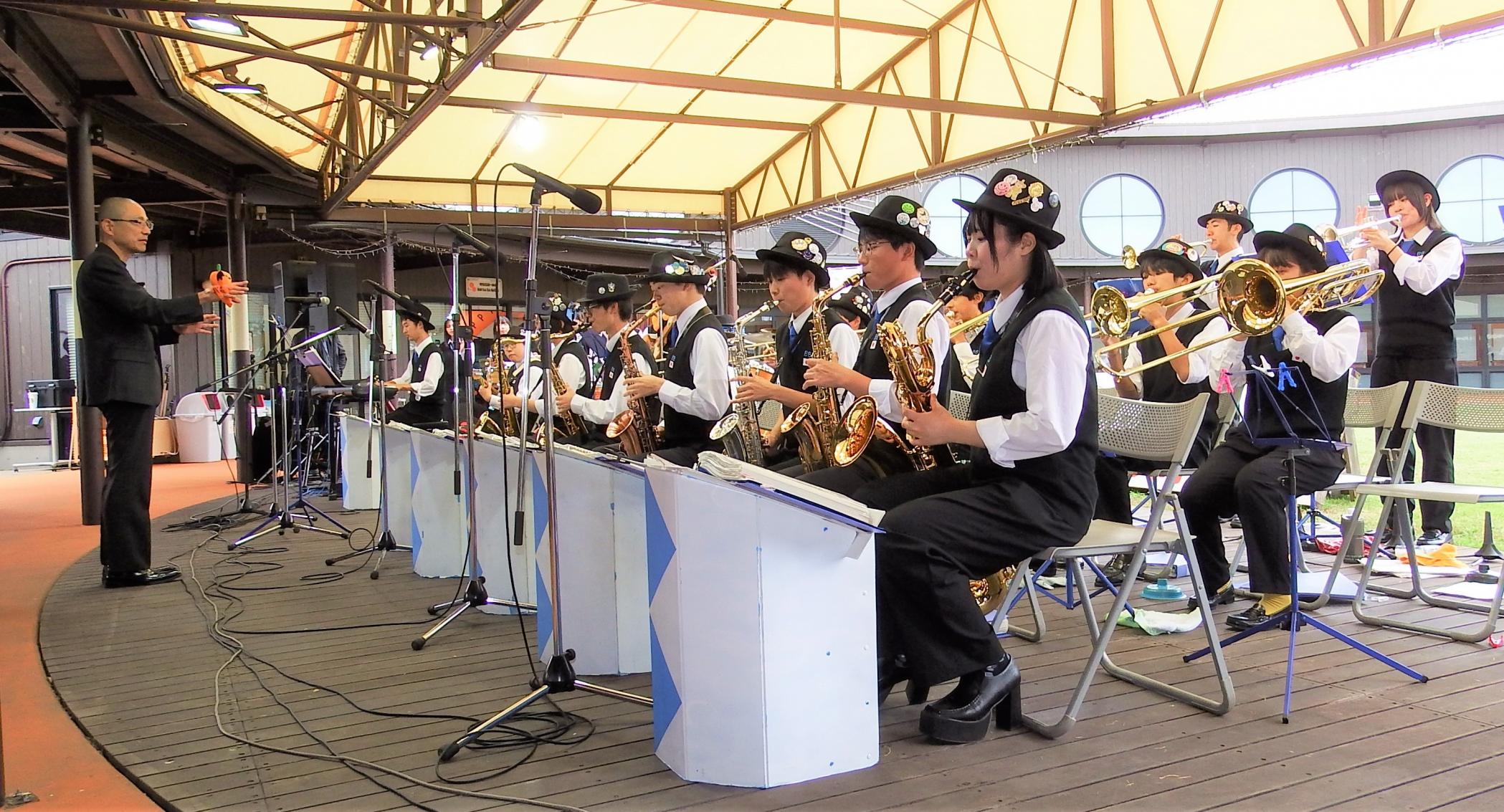 水戸工業高等学校ブル-ビギナーズ&チリングキャッツによるジャズ演奏♪ 水戸工業高等学校ブル-ビギナーズ&チリングキャッツによるジャズ演奏♪