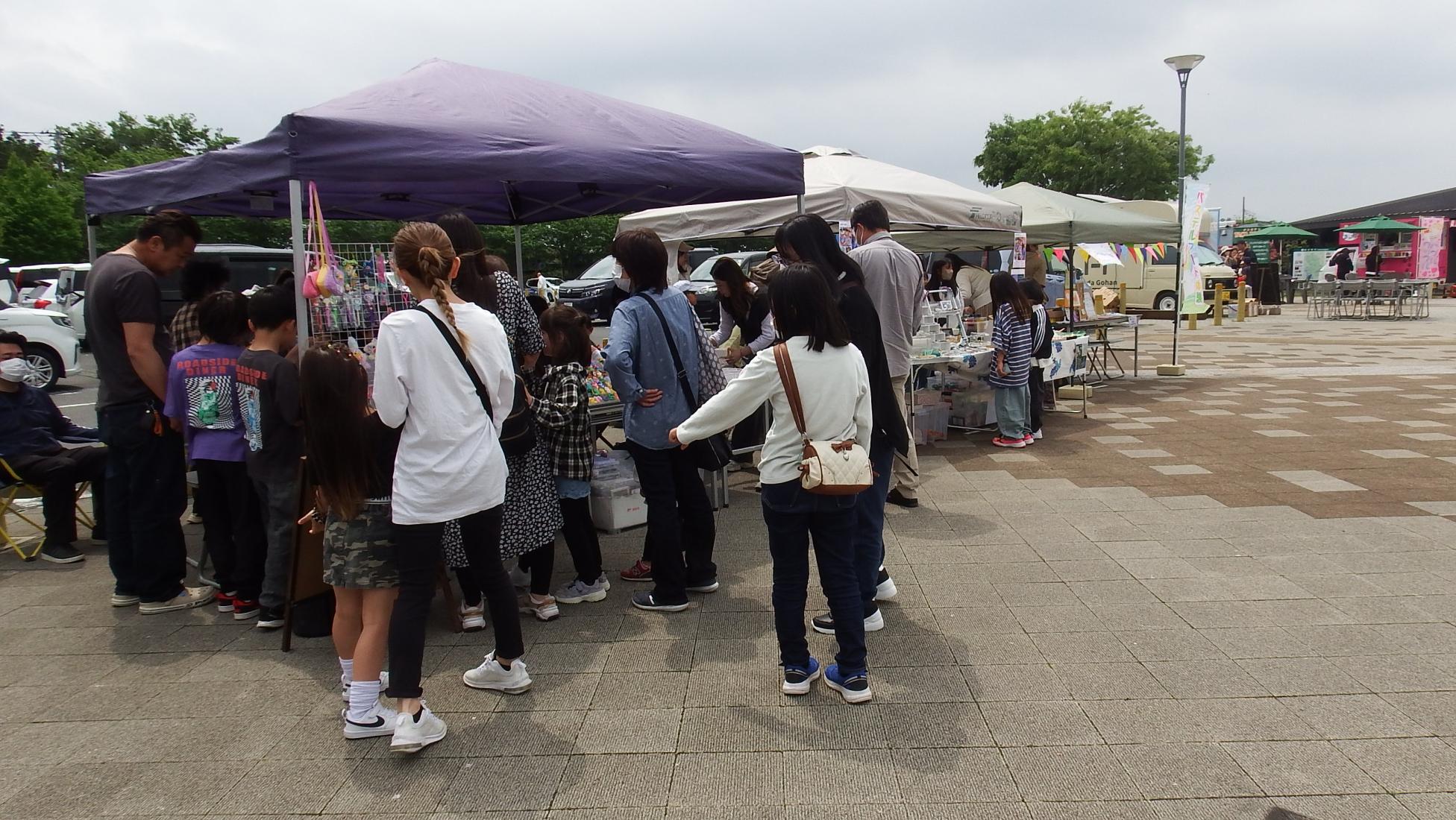 マルシェ広場ワークショップ側写真 マルシェ広場ワークショップ側写真