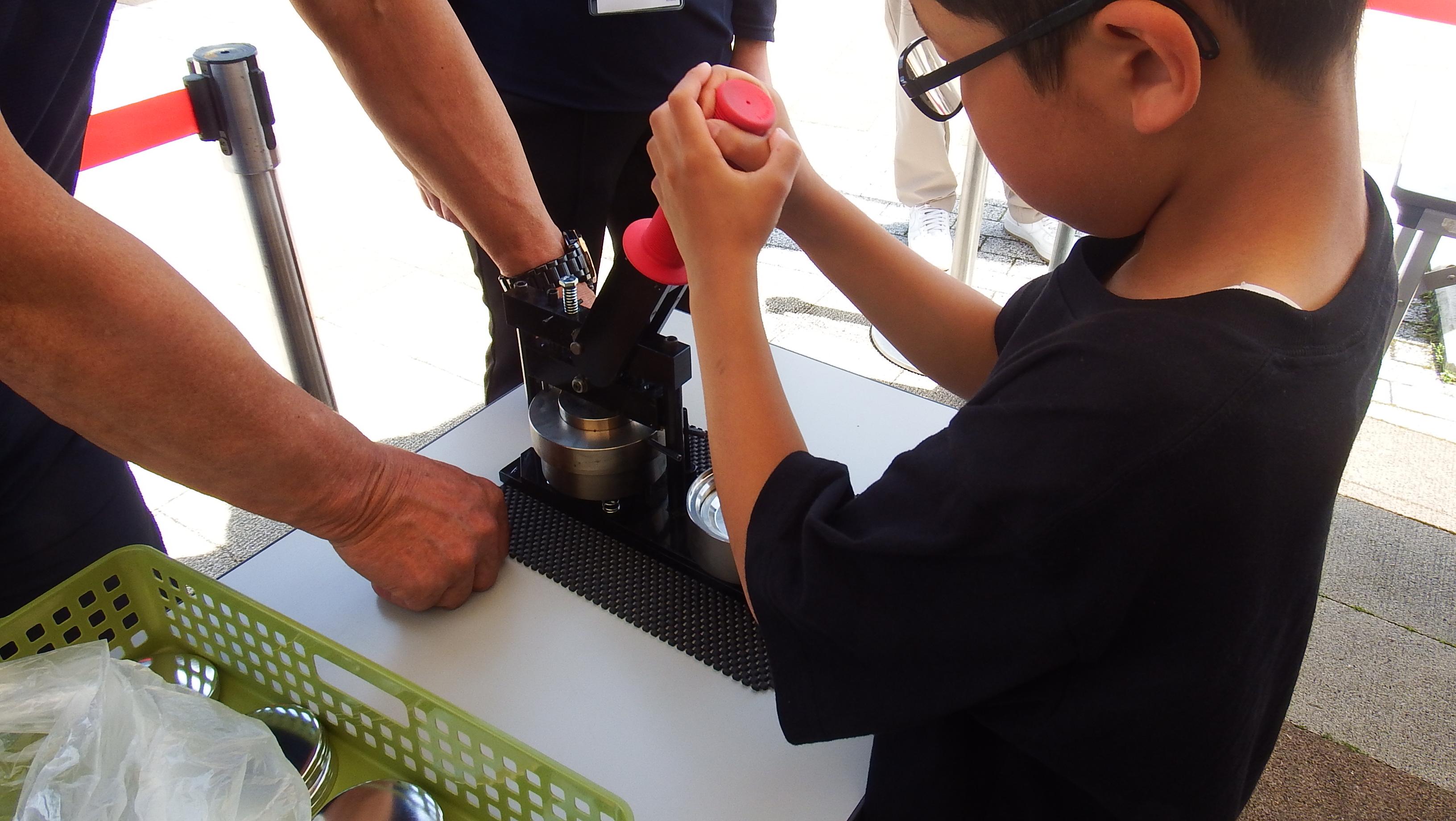 缶バッジを作って贈ろう写真2 缶バッジを作って贈ろう写真2