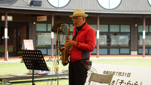 「チャーリー栗原」各種管楽器のマラソン演奏