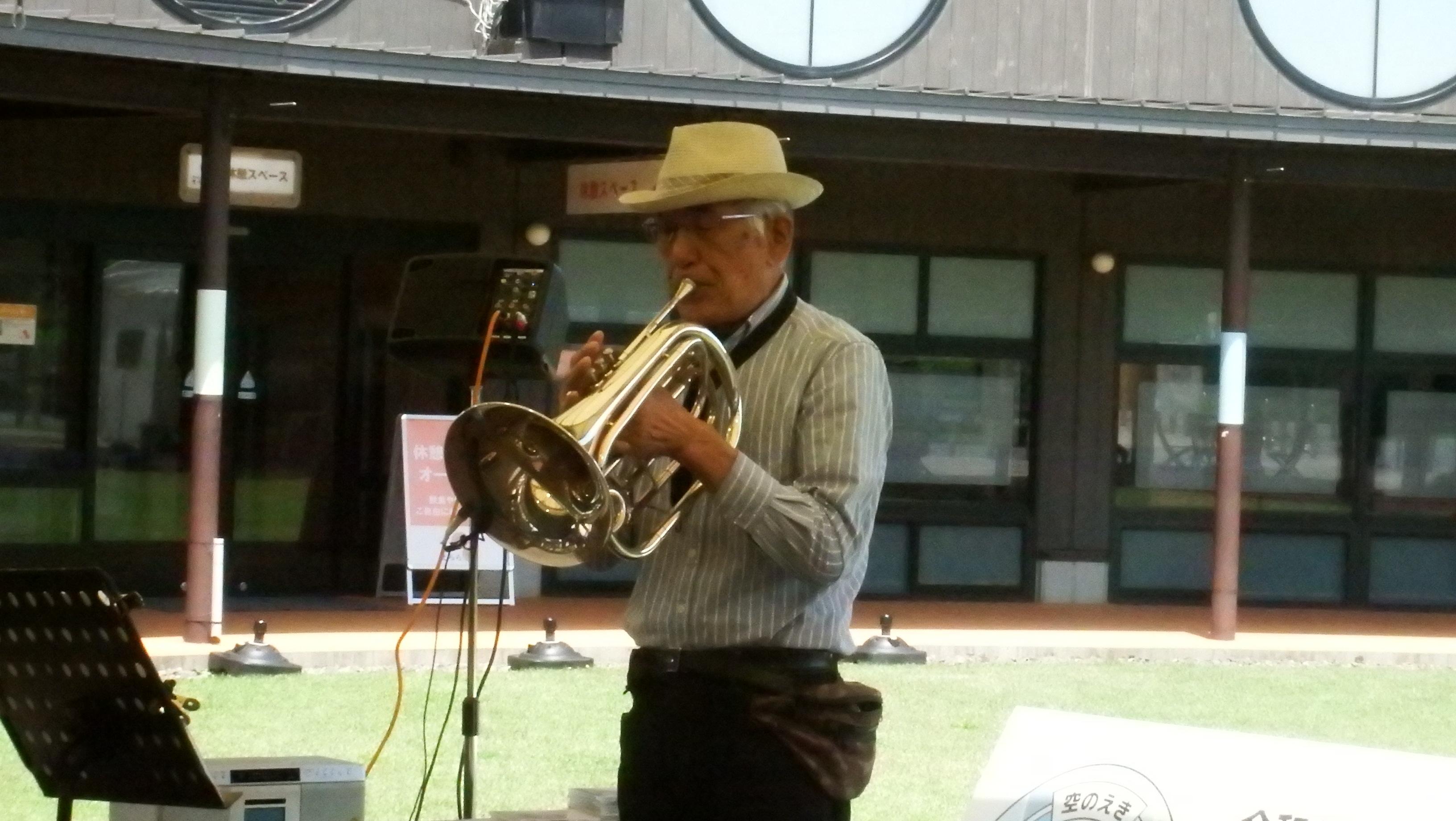 フレンチホルン写真 フレンチホルン写真