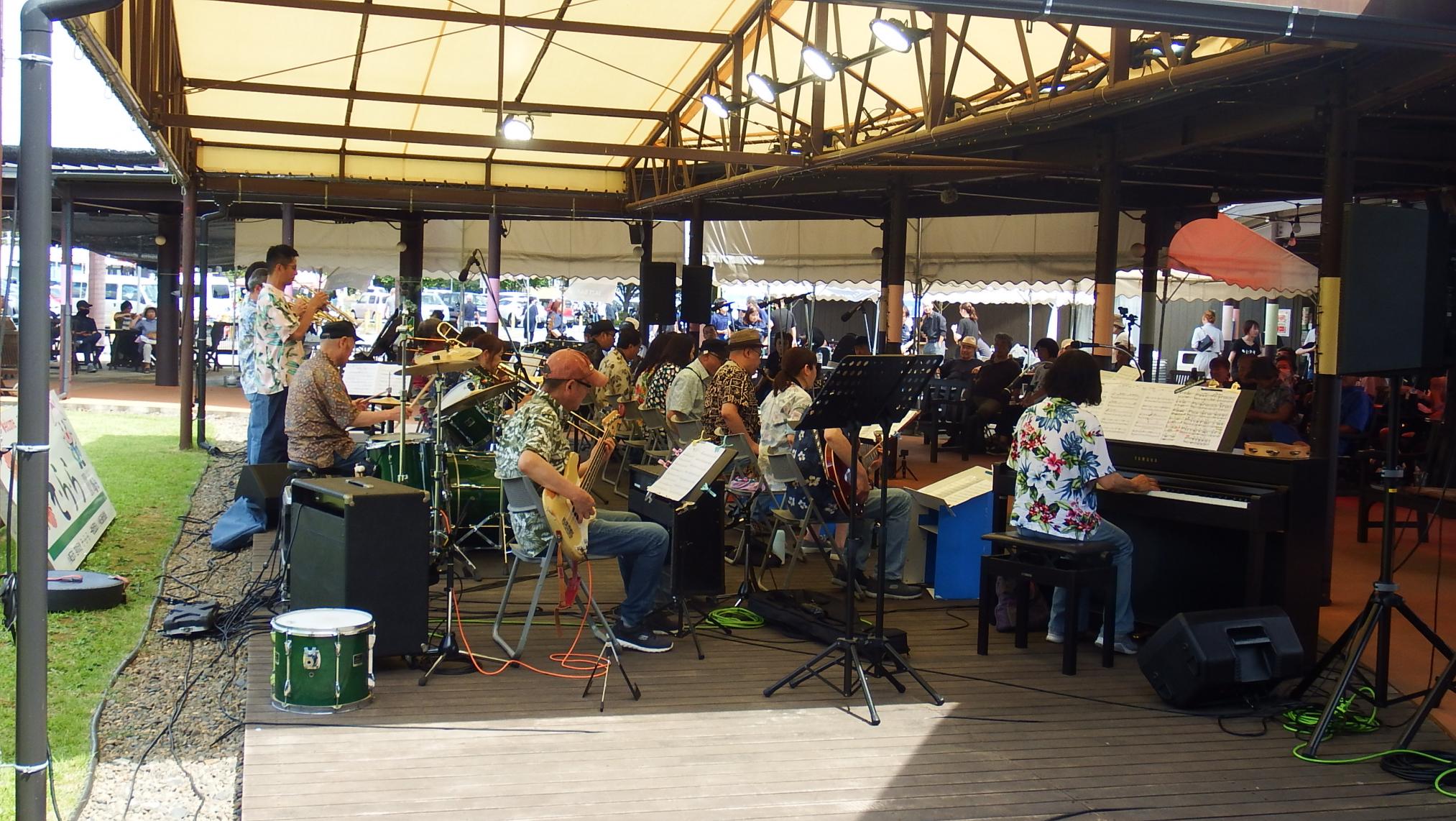 キャッスルオブドリームジャズオーケストラ写真1 キャッスルオブドリームジャズオーケストラ写真1