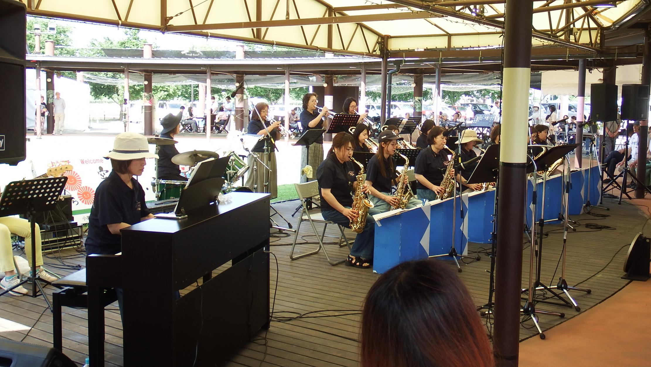 水戸レディースビッグバンド写真1 水戸レディースビッグバンド写真1