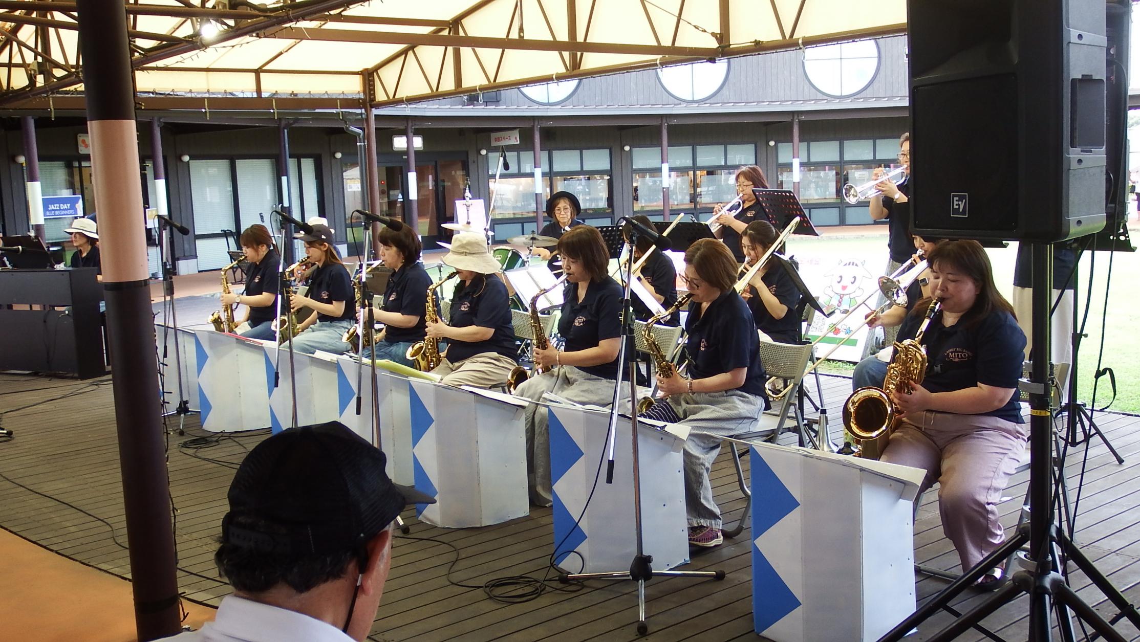水戸レディースビッグバンド写真2 水戸レディースビッグバンド写真2