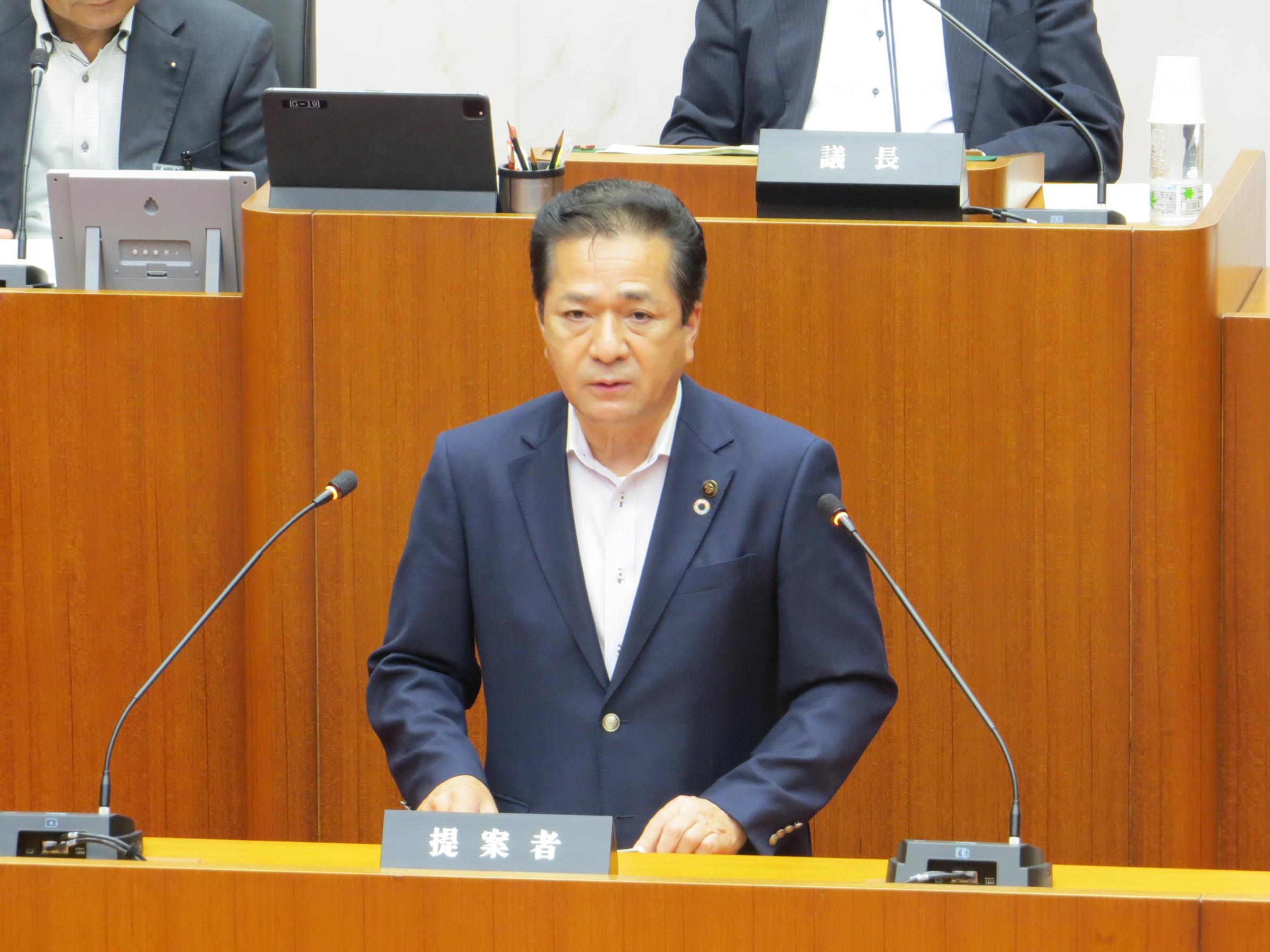 登壇する市長