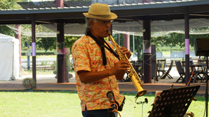 「チャーリー栗原」各種管楽器のマラソン演奏