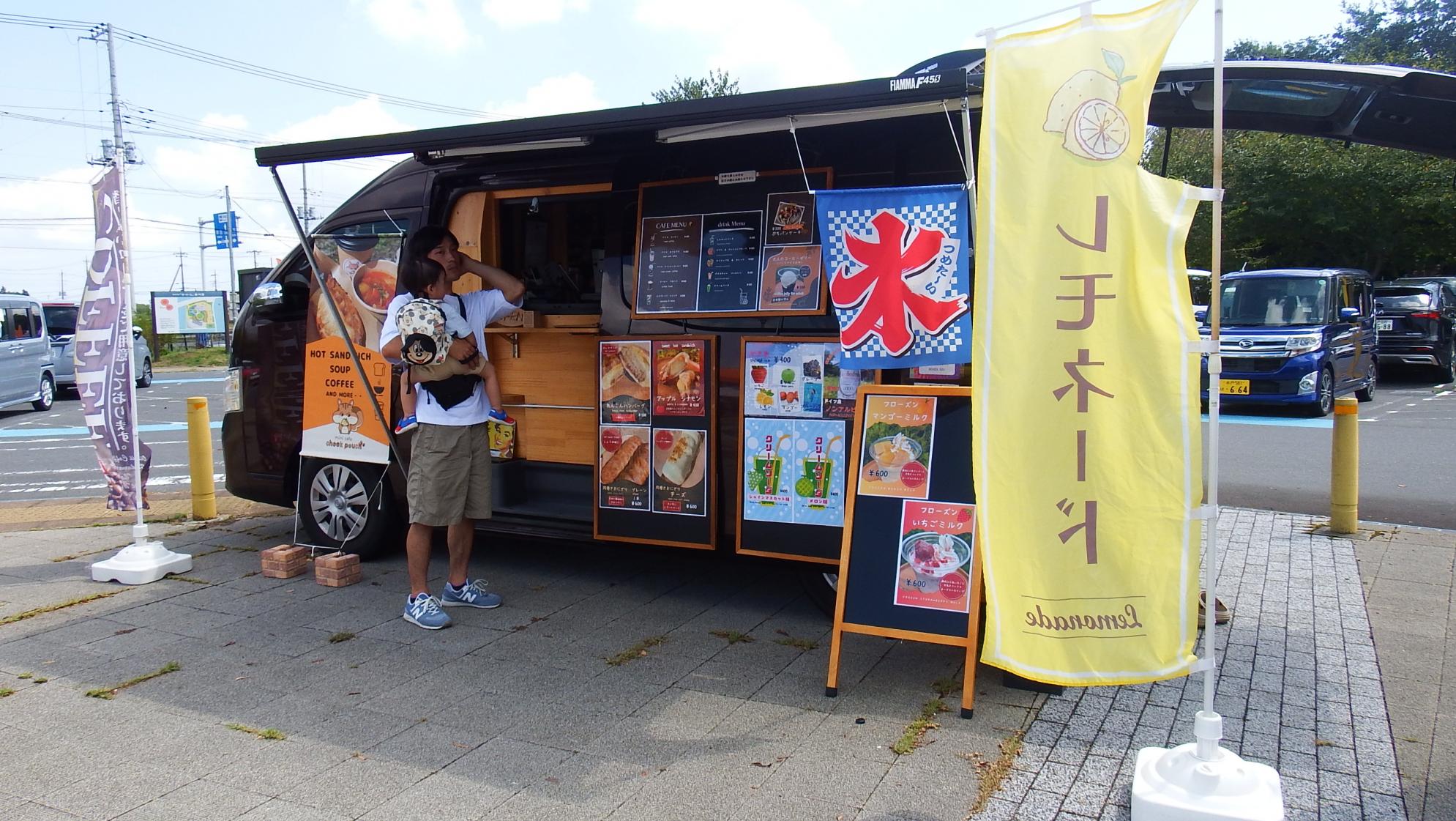 チークポーチ写真 チークポーチ写真