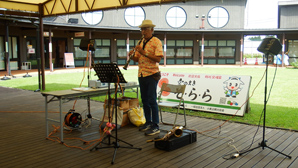 「チャーリー栗原」各種管楽器のマラソン演奏