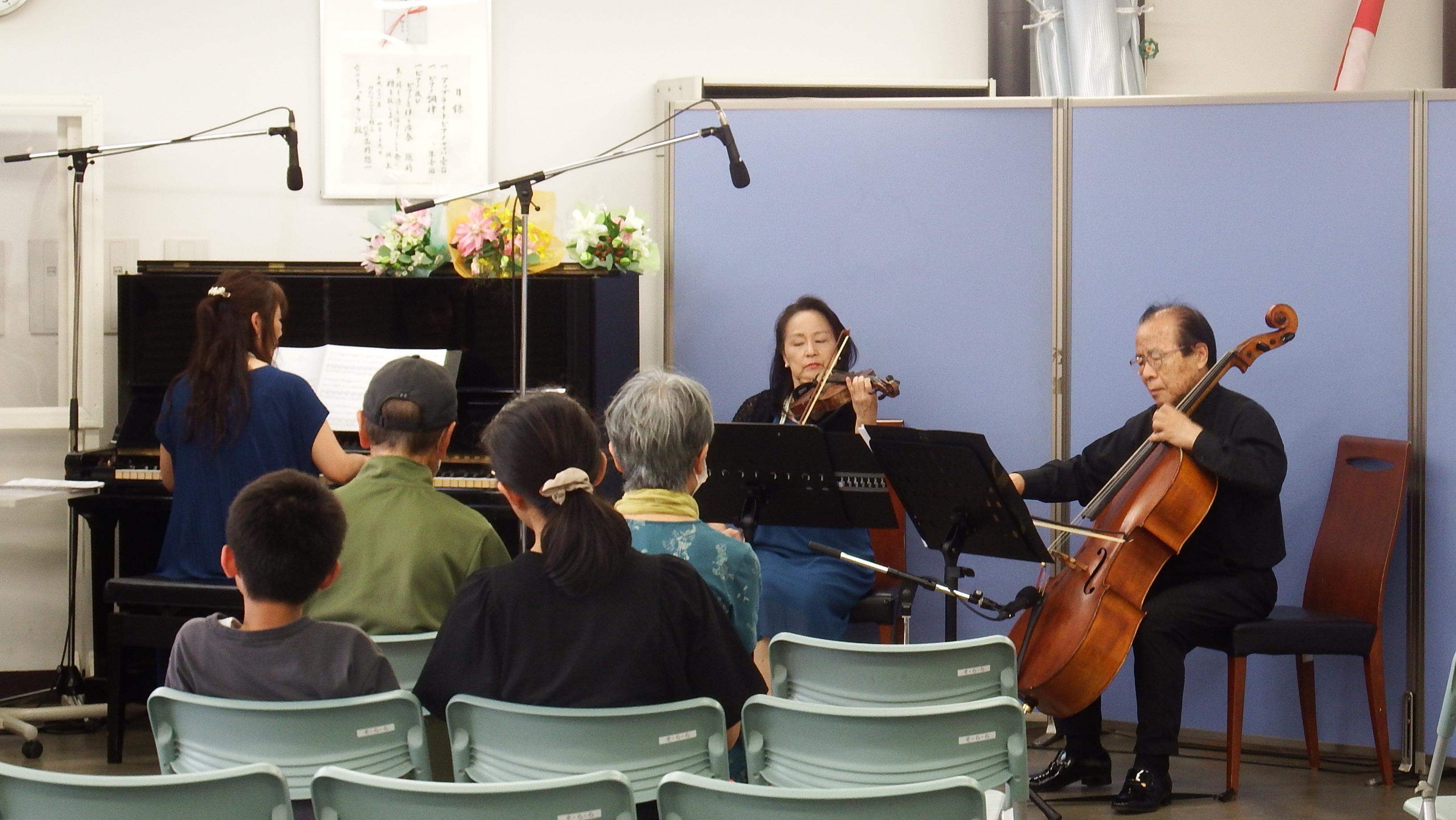 カタナス・ピアノ・トリオ写真2 カタナス・ピアノ・トリオ写真2