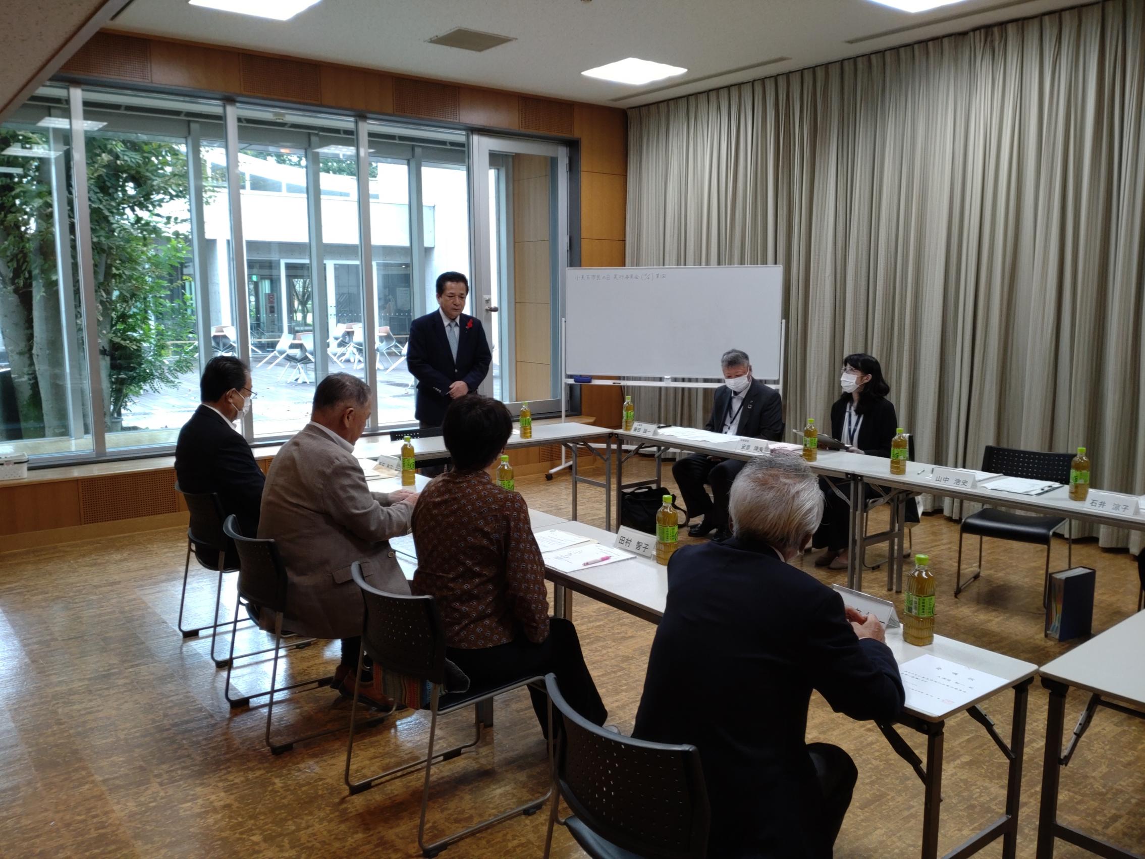 実行委員に挨拶する市長