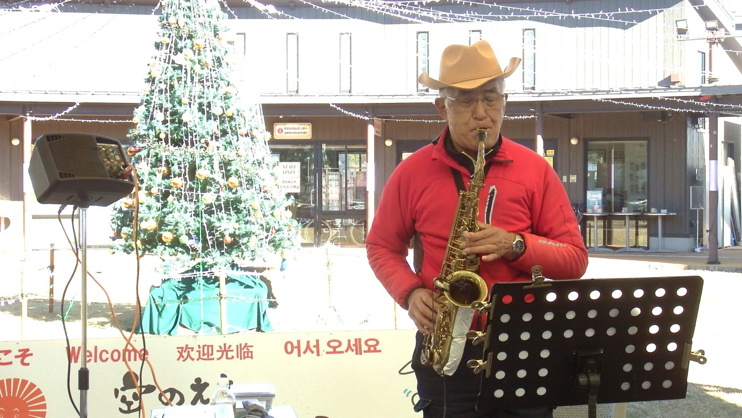 「チャーリー栗原」各種管楽器のマラソン演奏