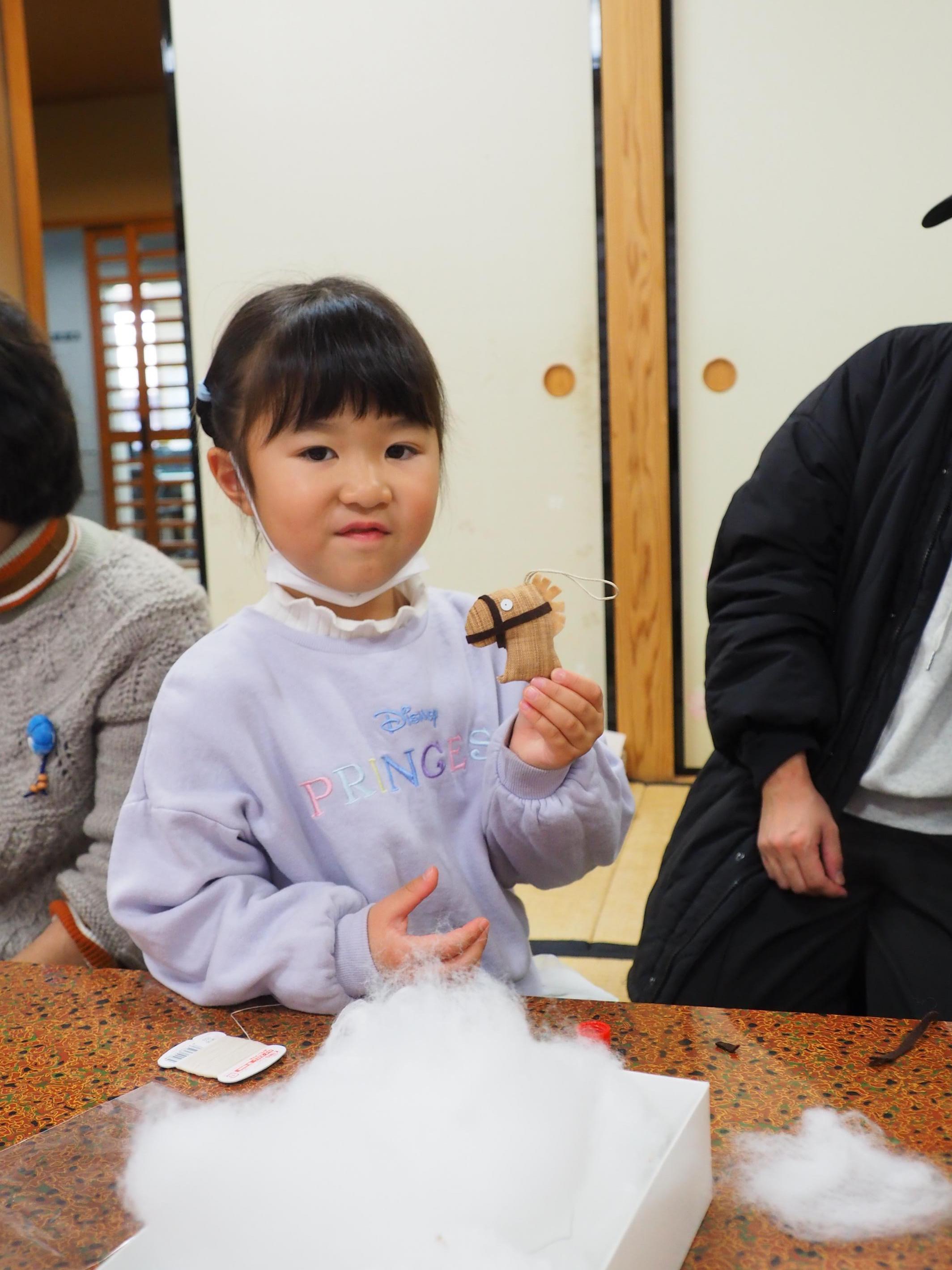 つくったうまを見せる様子