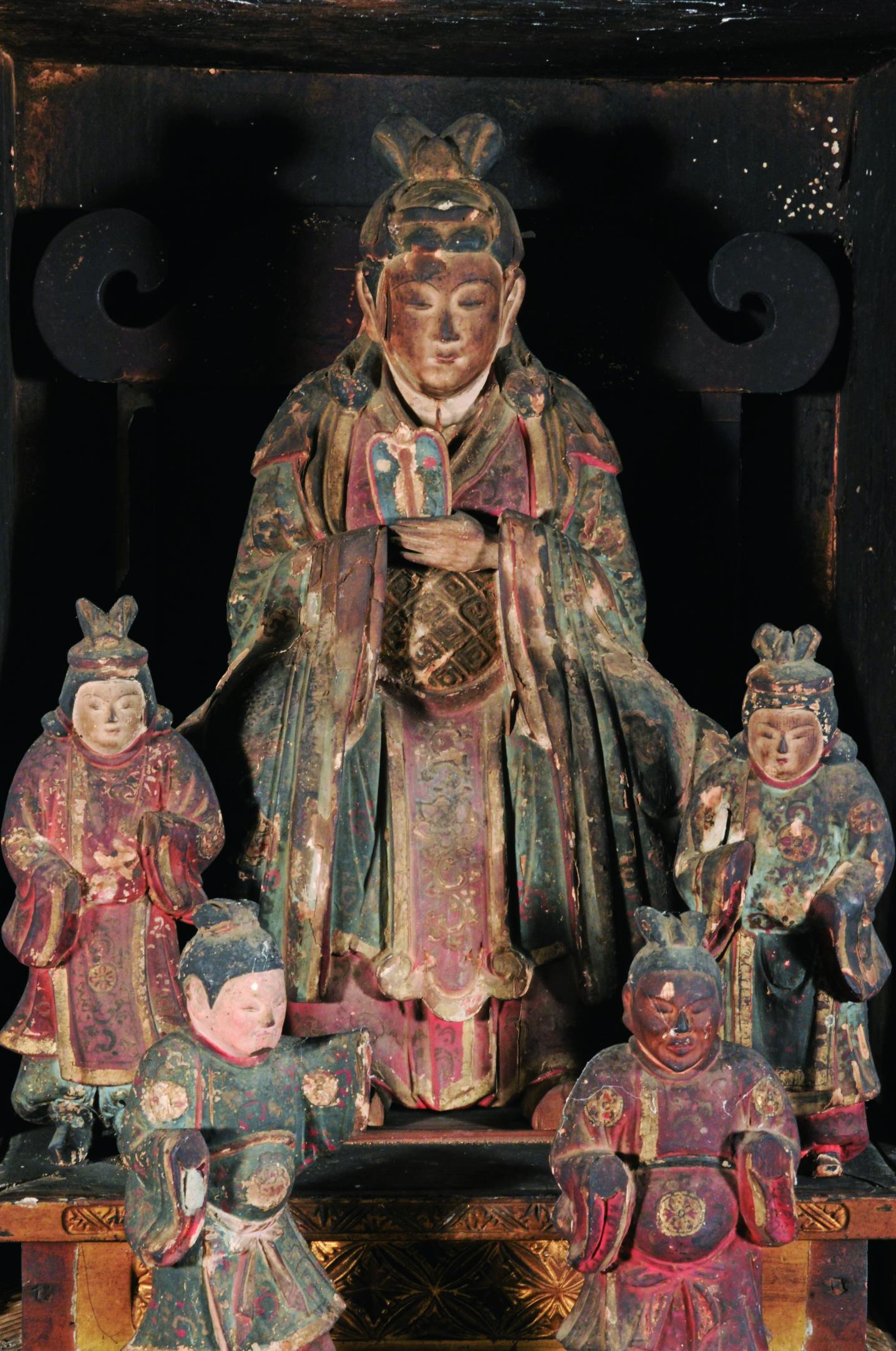 22木造天妃尊椅像及び四童子立像