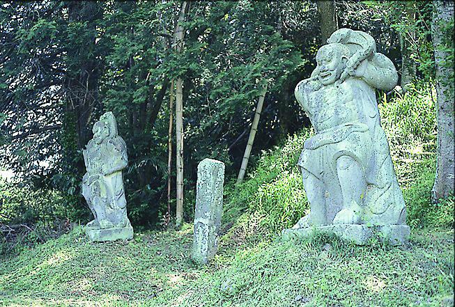 26石造安楽寺仁王像