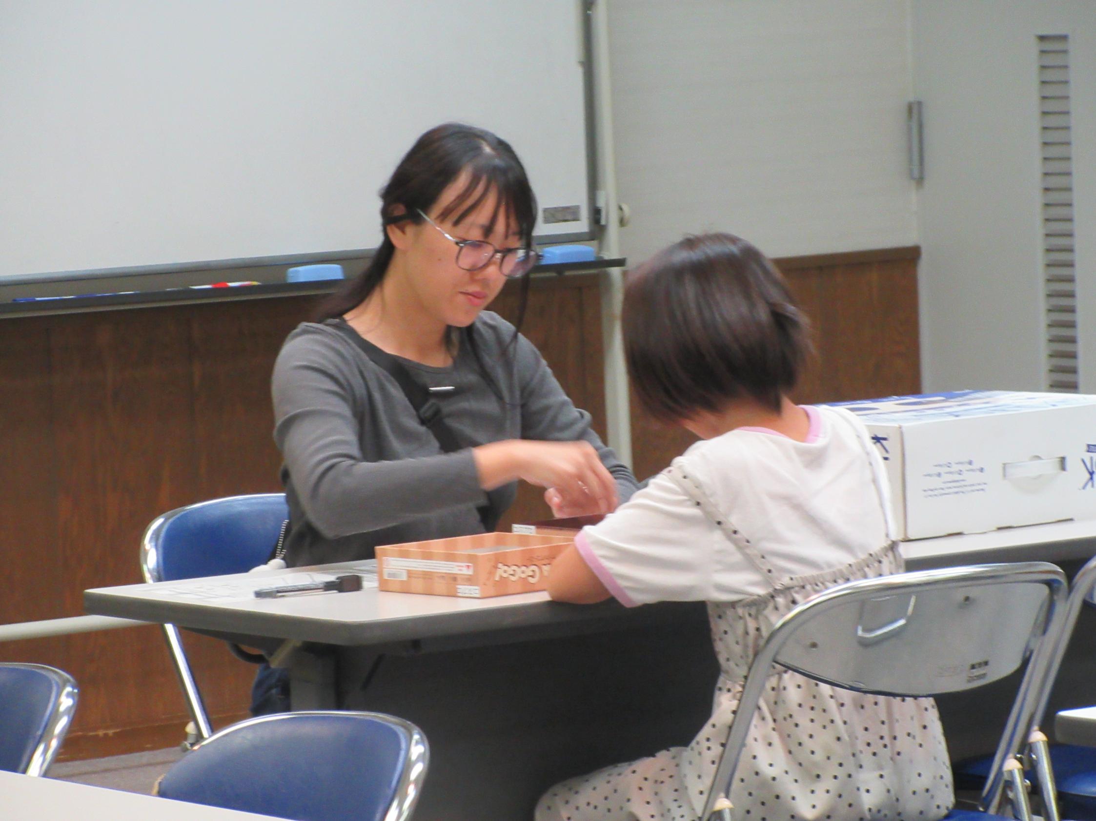 ボードゲームを楽しむ様子 ボードゲームを楽しむ様子